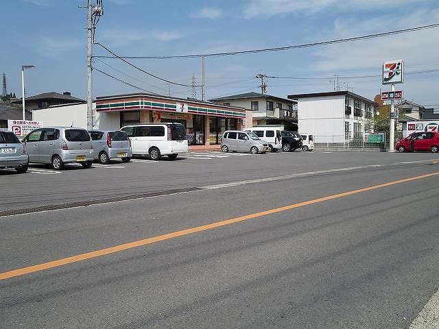 近くのセブンイレブン羽屋まで550m（徒歩7分）