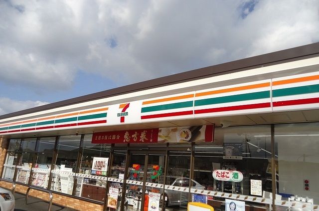 近くのコンビニまで450m（徒歩6分）