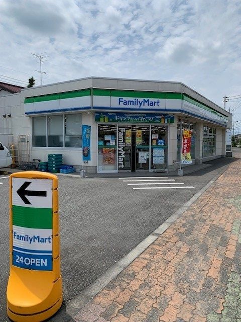 近くのファミリーマートあきる野睦橋通まで29m（徒歩1分）