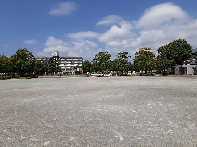 近くの公園まで700m（徒歩9分）