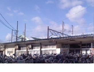 近くの東北本線南福島駅まで1,100m（徒歩14分）