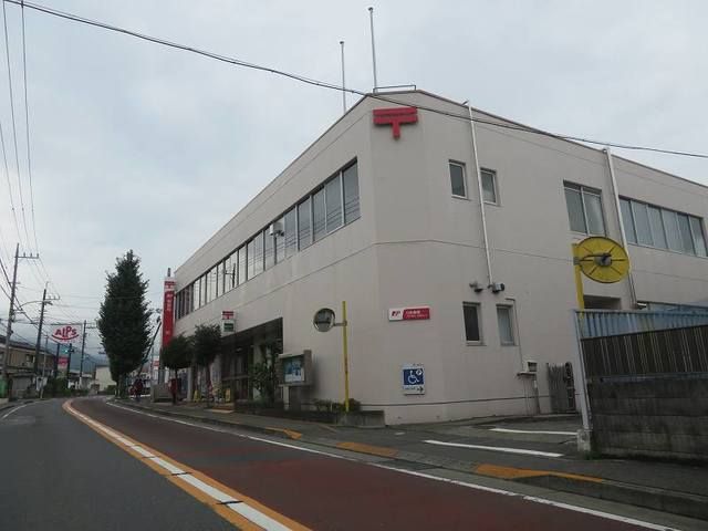 近くの恩方郵便局まで750m（徒歩10分）
