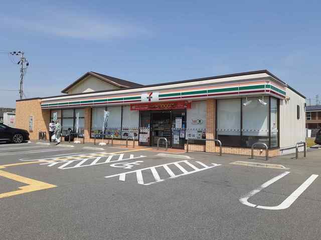 近くのセブンイレブン三木加佐店まで49m（徒歩1分）