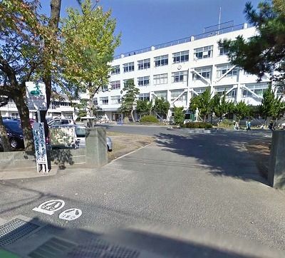 近くの大形小学校まで950m（徒歩12分）