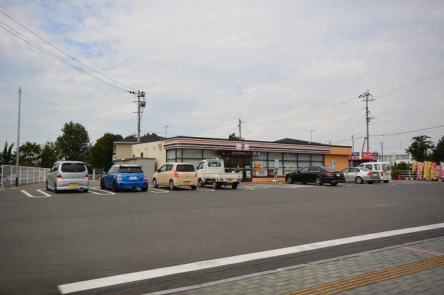 近くのセブンイレブンまで50m（徒歩1分）