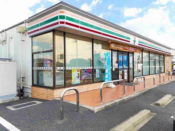 近くのコンビニまで850m（徒歩11分）