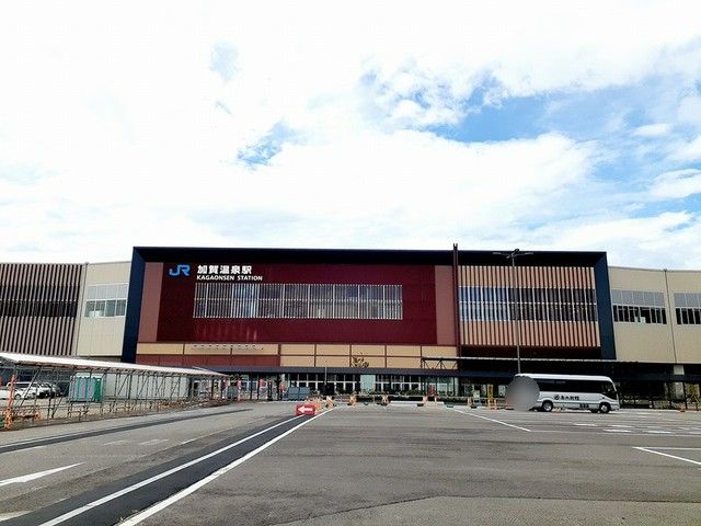 近くの加賀温泉駅まで1,800m（徒歩23分）