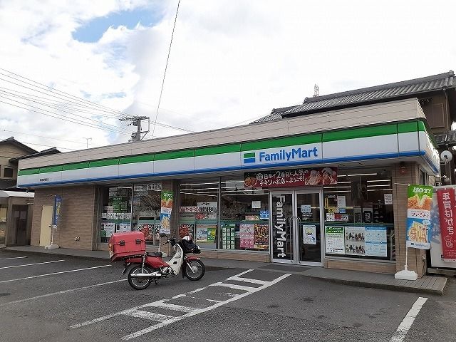 近くのコンビニまで450m（徒歩6分）