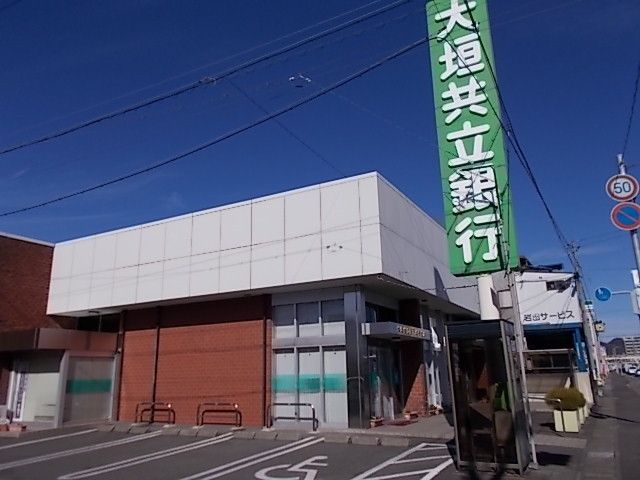 近くの大垣共立銀行城東支店まで450m（徒歩6分）