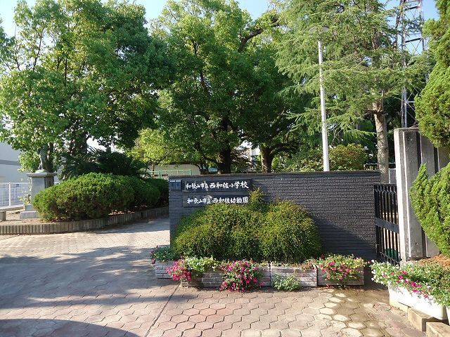 近くの小学校まで500m（徒歩7分）