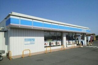 近くのローソン高松春日店さんまで700m（徒歩9分）