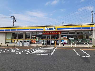 近くのミニストップまで550m（徒歩7分）