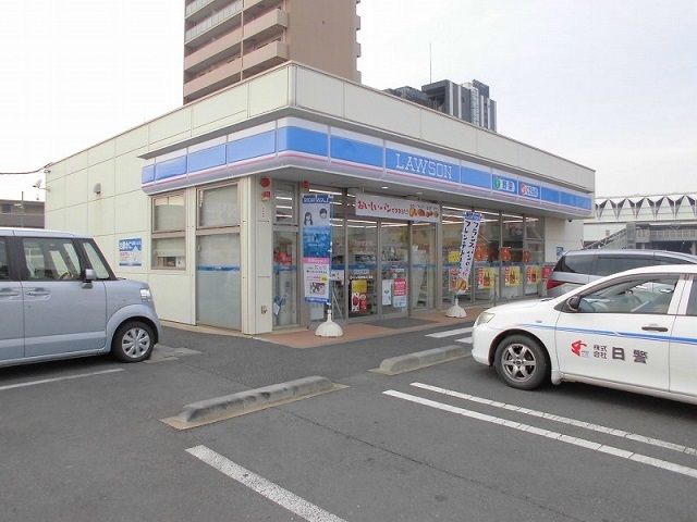 近くのローソン守谷中央３丁目店まで350m（徒歩5分）