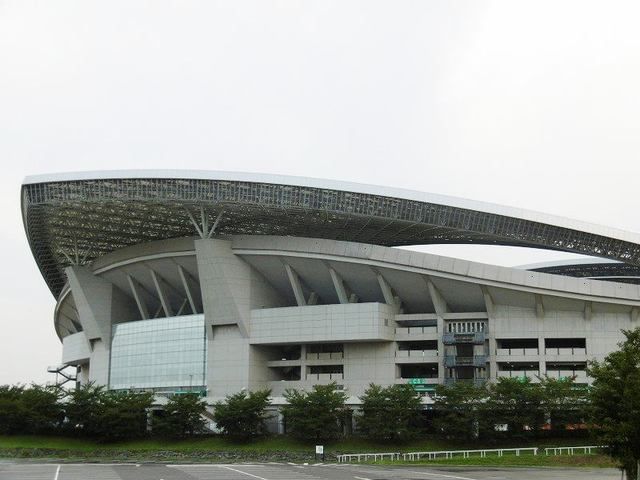 近くの埼玉スタジアムまで1,300m（徒歩17分）
