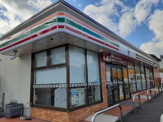 近くのセブンイレブン日光七里店まで150m（徒歩2分）