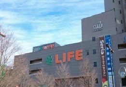 近くのLIFEまで750m（徒歩10分）