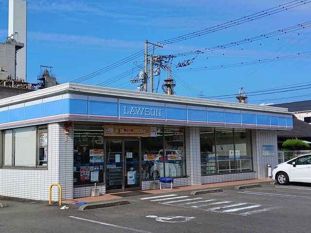 近くのローソン四国中央金生町下分店まで411m（徒歩6分）