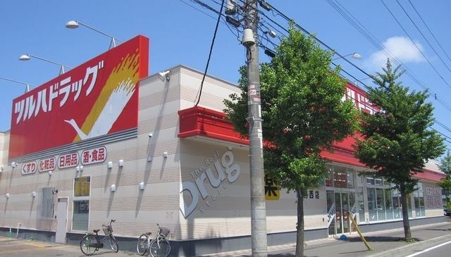 近くのツルハドラッグ厚別西店まで320m(徒歩4分)