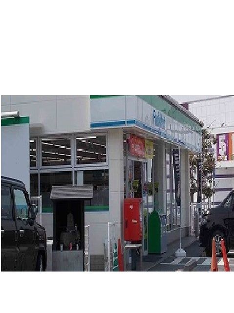 近くのファミリーマート松橋曲野店まで600m（徒歩8分）