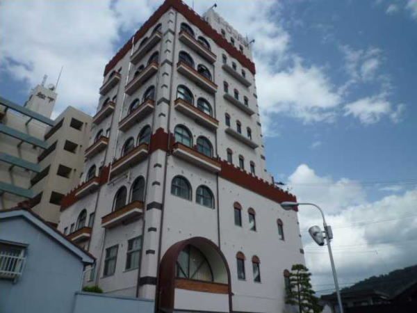 近くのヨーロッパ軒本店まで700m(徒歩9分)