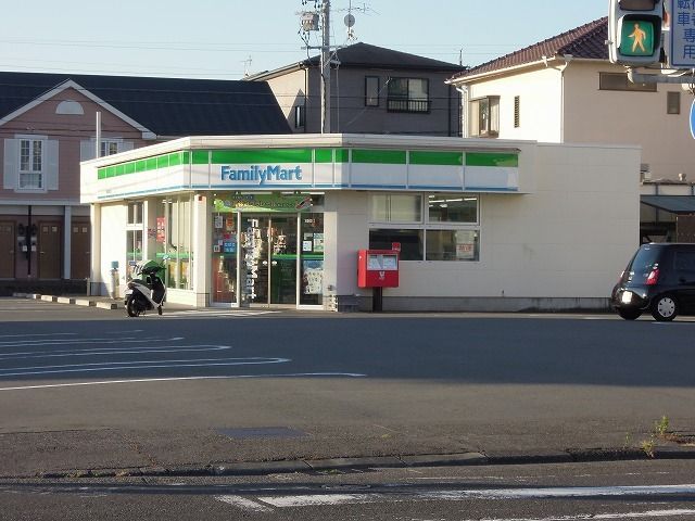 近くのコンビニまで170m（徒歩3分）