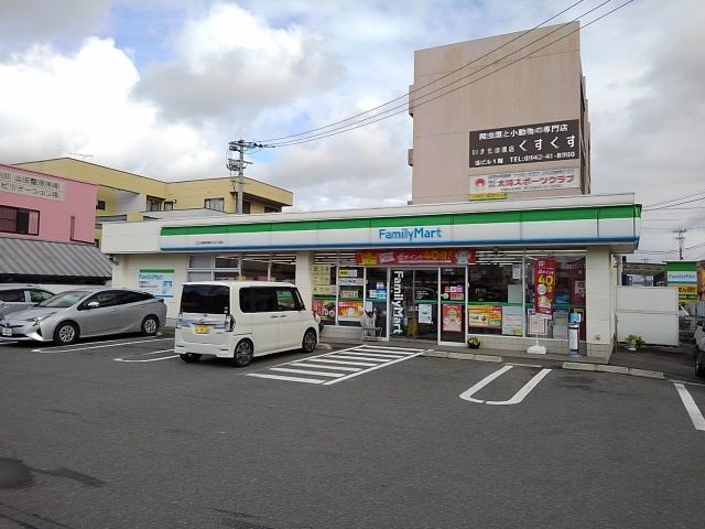 近くのファミリーマート東合川４丁目店まで280m（徒歩4分）