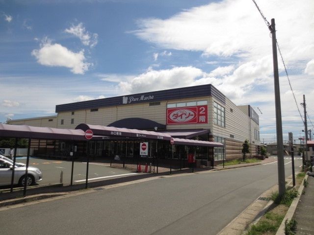 近くのパレマルシェ新所原店まで1,700m（徒歩22分）