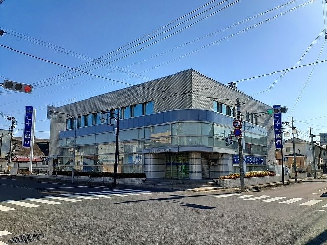 近くの七十七銀行 小牛田支店まで950m(徒歩12分)