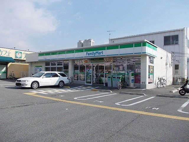 近くのファミリーマート高津橋店まで650m(徒歩9分)