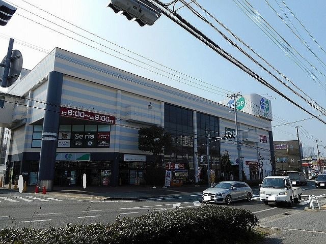 近くのスーパーまで450m（徒歩6分）