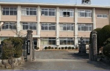 近くの加佐登小学校まで550m（徒歩7分）
