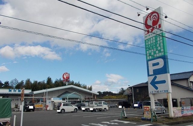 近くのコメリ鈴鹿加佐登店まで350m（徒歩5分）