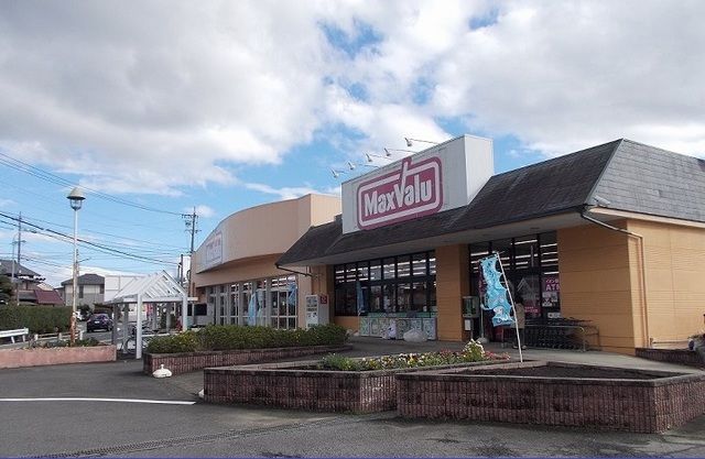 近くのマックスバリュ加佐登店まで750m（徒歩10分）