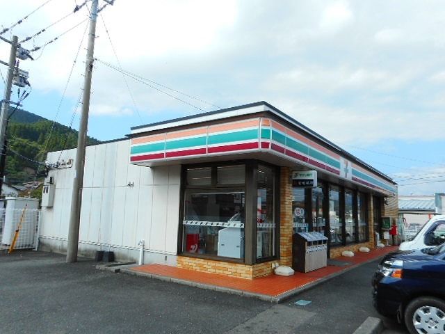 近くのコンビニまで500m（徒歩7分）