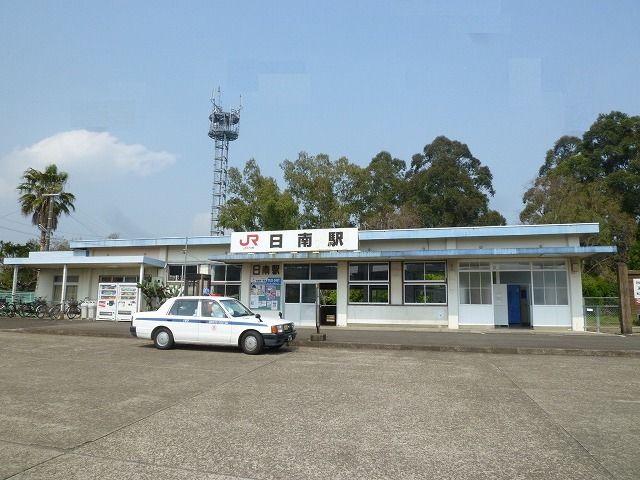 近くの駅まで1,000m（徒歩13分）