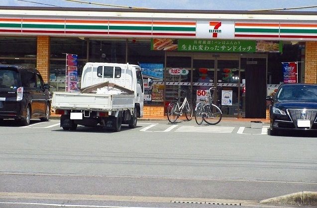 近くのセブンイレブン大財2丁目店まで160m（徒歩2分）