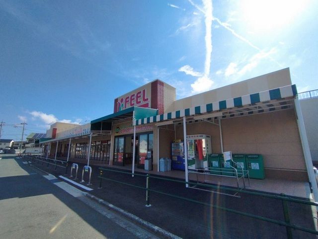 近くのスーパーまで300m（徒歩4分）