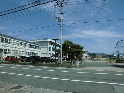 近くの東根中部小学校まで1,000m（徒歩13分）