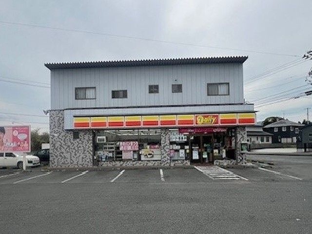 近くのコンビニまで250m（徒歩4分）
