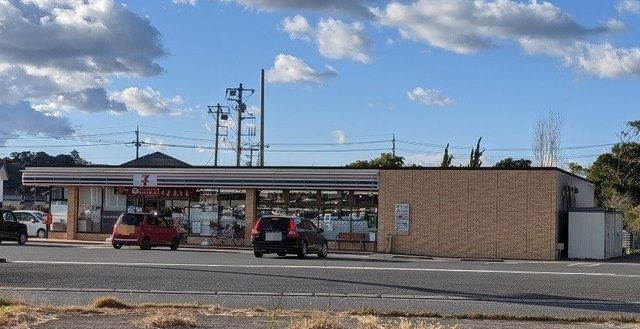 近くのコンビニまで550m（徒歩7分）