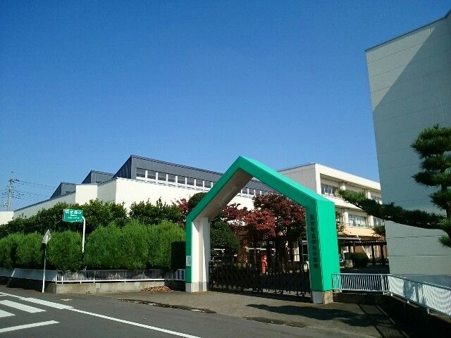 近くの町立中央小学校まで300m（徒歩4分）