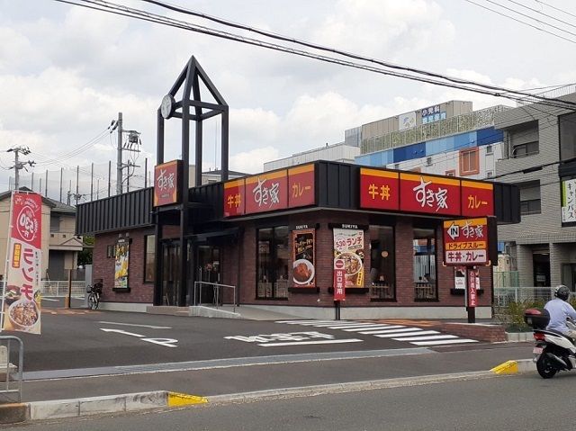 近くのすき家様まで550m(徒歩7分)
