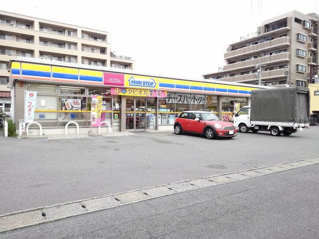近くのミニストップ春日大和町店まで190m（徒歩3分）