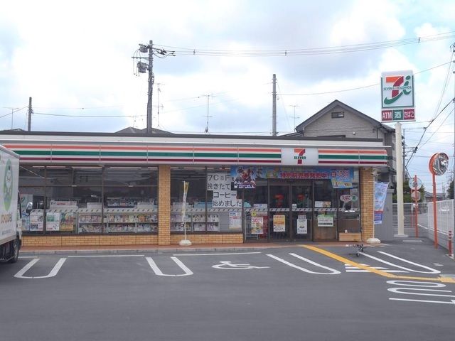 近くのコンビニまで340m（徒歩5分）