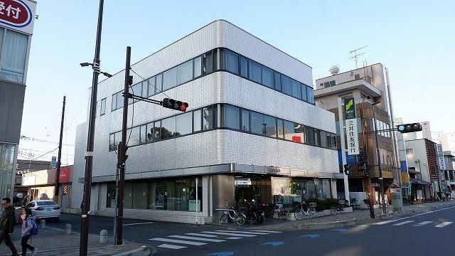 近くの三井住友銀行小手指支店まで450m（徒歩6分）