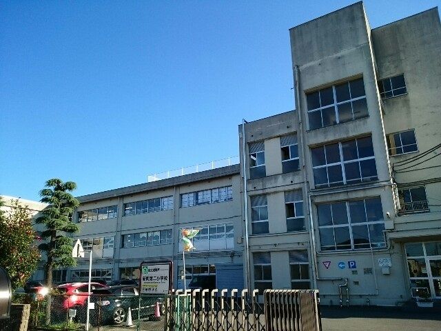 近くの高崎市立新町第二小学校まで650m（徒歩9分）
