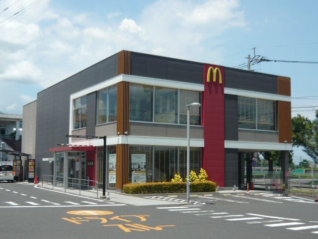 近くのマクドナルド西原店まで850m（徒歩11分）