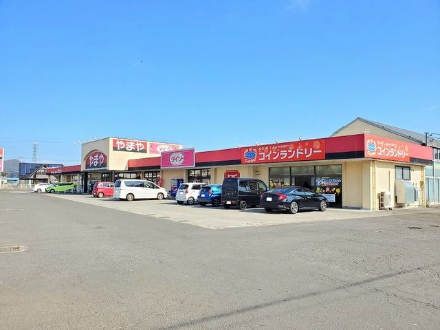 近くのやまや白石北店まで600m（徒歩8分）