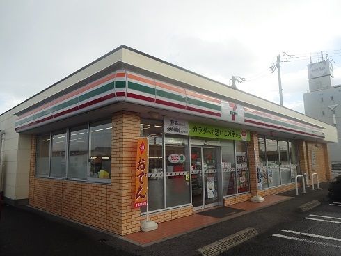近くのセブンイレブン北島町中村店様まで400m（徒歩5分）