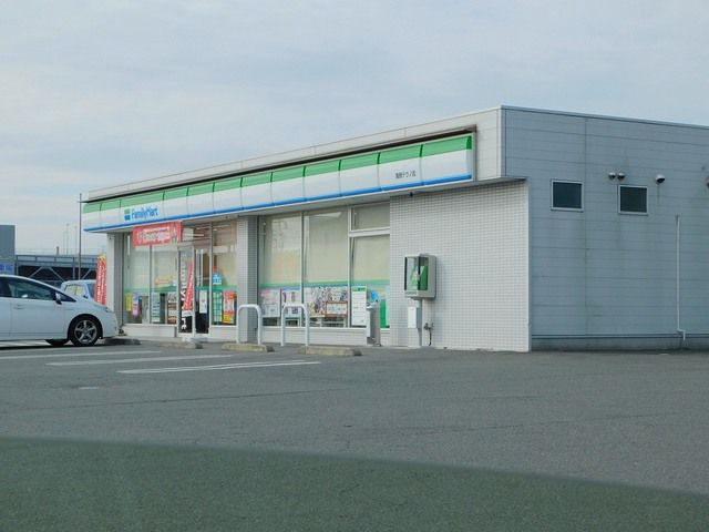 近くのファミリーマート清原テクノ店まで350m（徒歩5分）